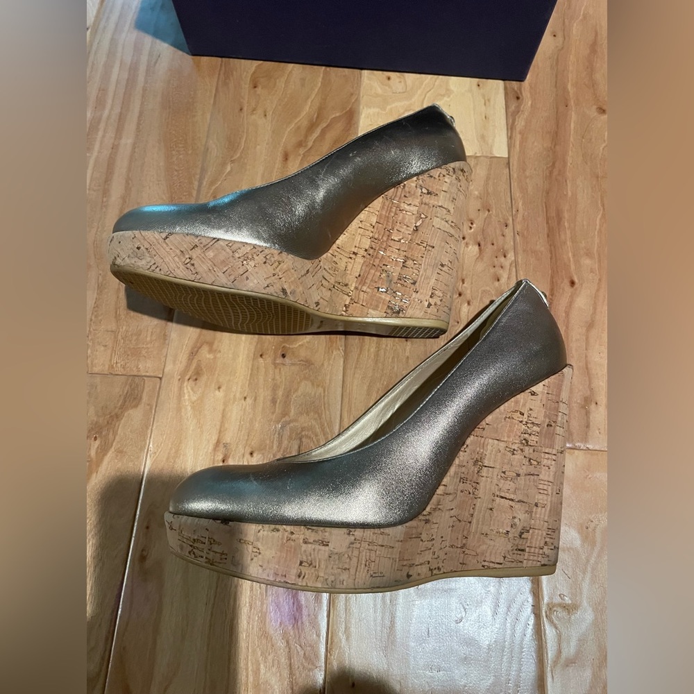 Stuart Weitzman Metallic Ale Washed Corkswoon wedges size 8 1/2